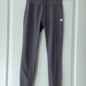 Vuori daily legging in Sawyer